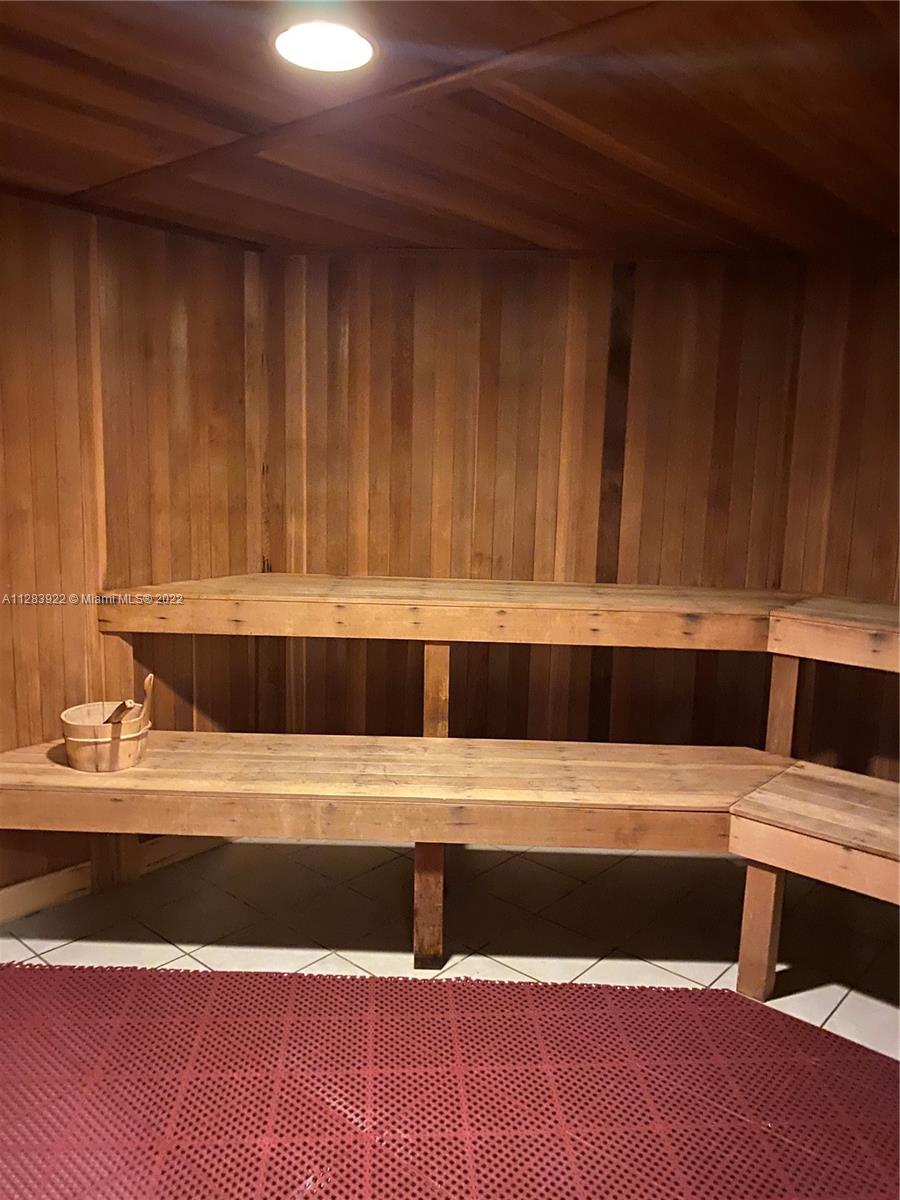 VIZCAYNE NORTH CONDO - Residential Lease