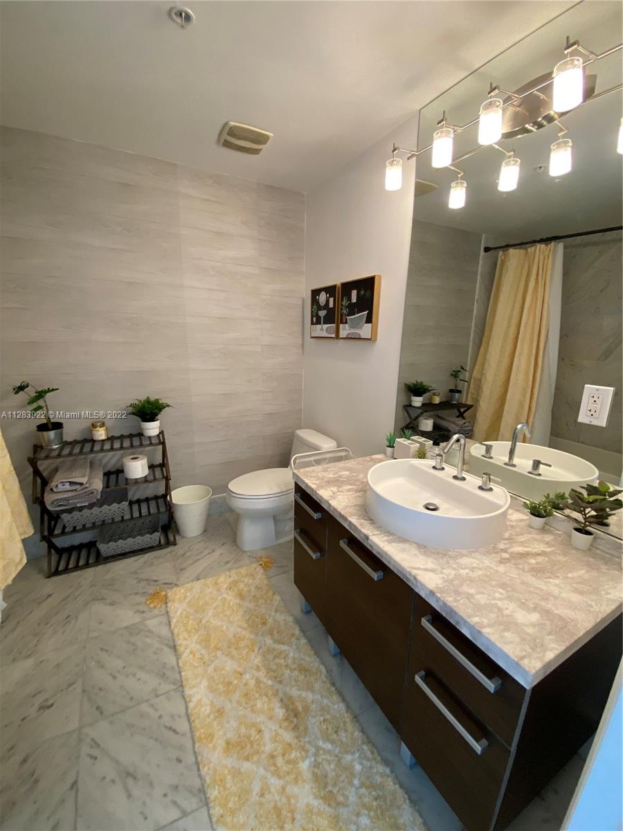 VIZCAYNE NORTH CONDO - Residential Lease