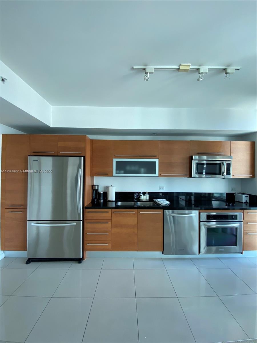 VIZCAYNE NORTH CONDO - Residential Lease