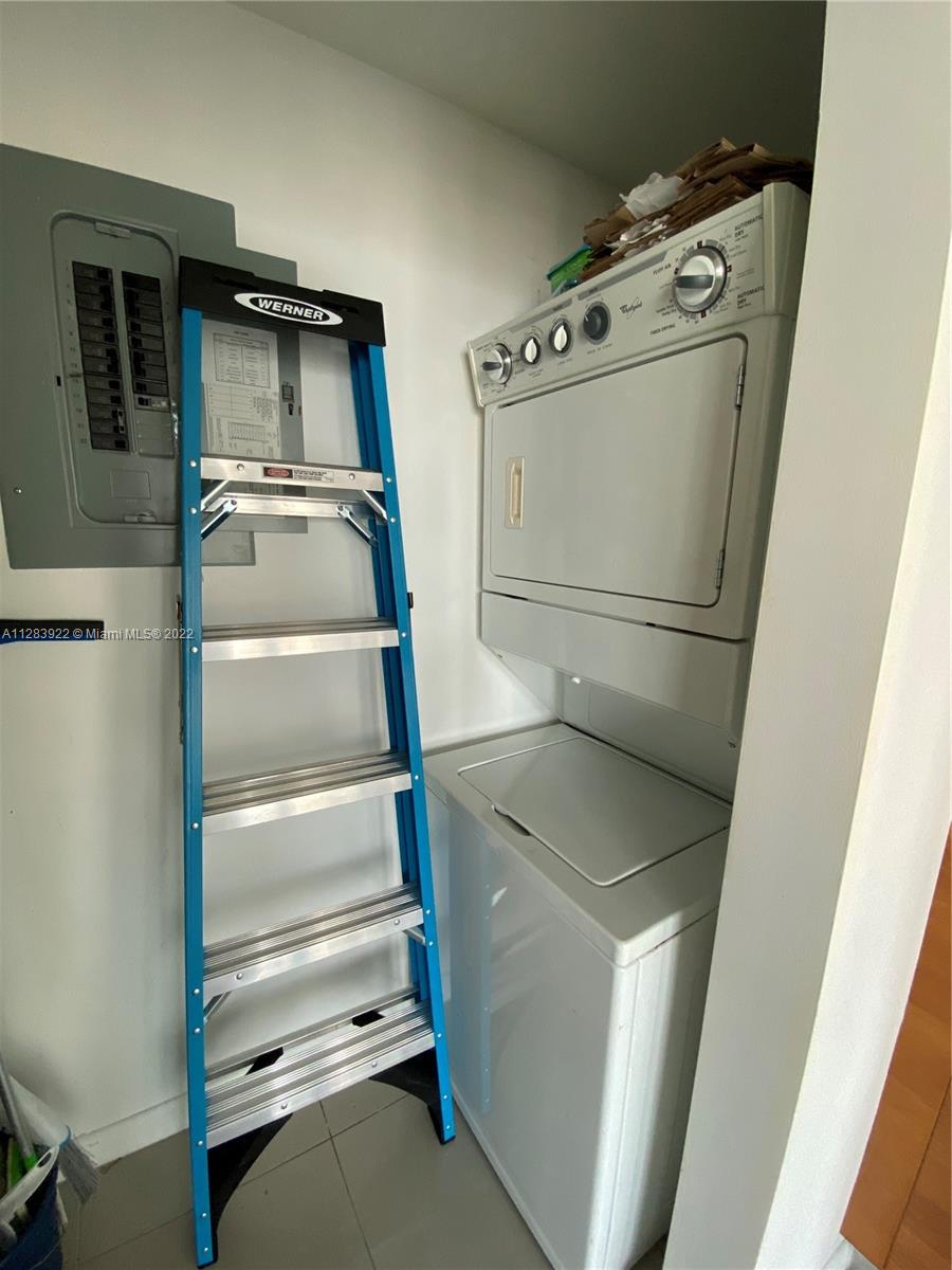 VIZCAYNE NORTH CONDO - Residential Lease