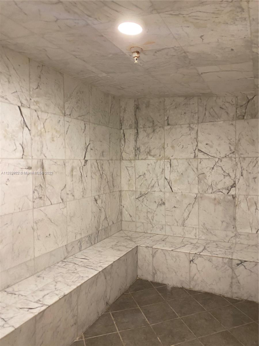 VIZCAYNE NORTH CONDO - Residential Lease