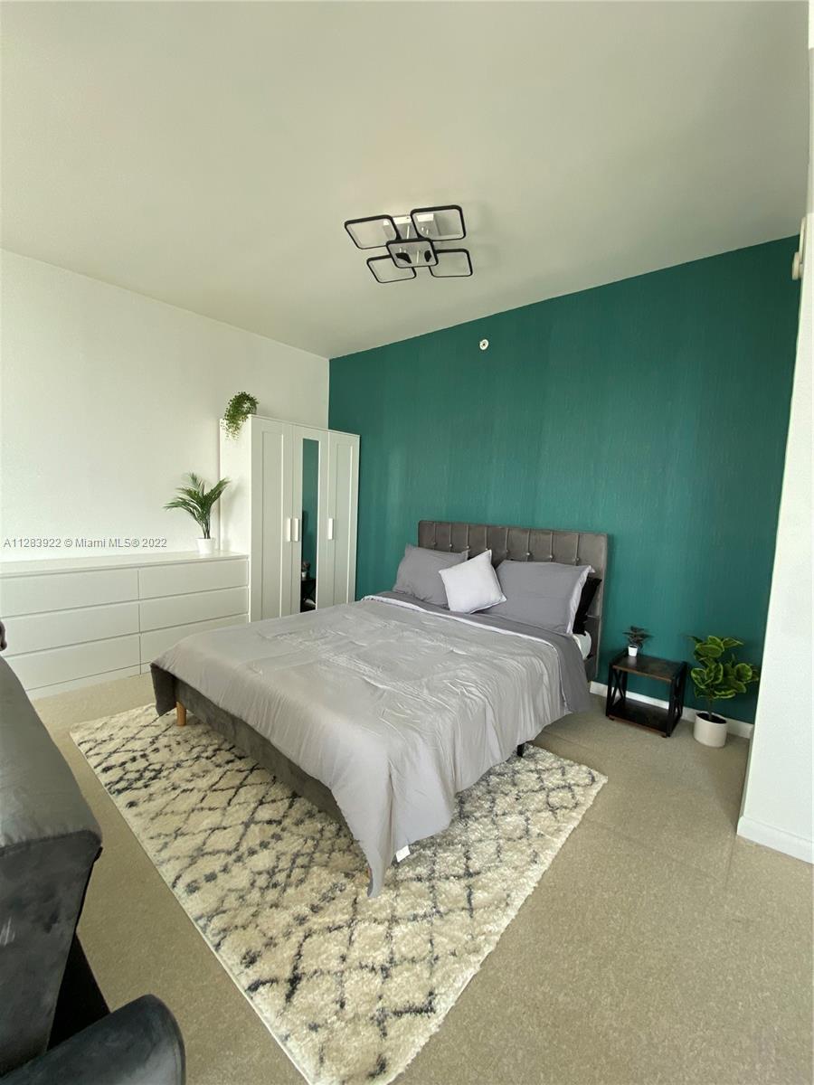 VIZCAYNE NORTH CONDO - Residential Lease