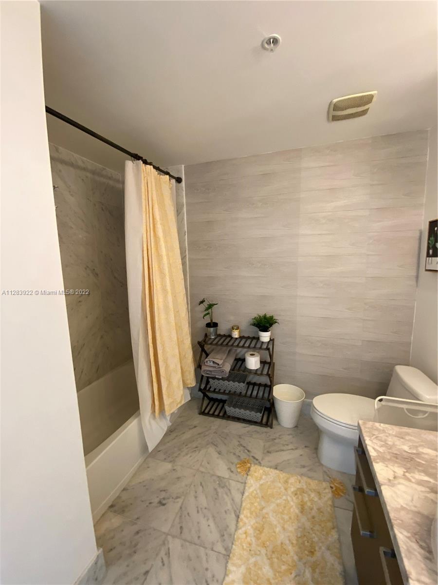 VIZCAYNE NORTH CONDO - Residential Lease
