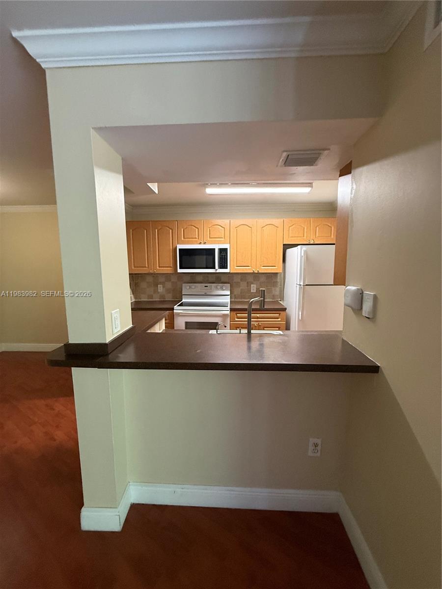 GREAT INVESTMENT OPPORTUNITY!!!  NICE APARTMENT LOCATED AT COUNTRY CLUB OF MIAMI, 2 BEDS, 2 FULL BATHROOMS, AMPLE KITCHEN CABINETS, NEW DISHWASHER, NEW MICROWAVE, LAMINATE FLOORS THROUGHOUT THE APARTMENT, GATED COMMUNITY, THE AMENITIES INCLUDE A TENNIS COURT, CLUB HOUSE, COMMUNITY POOL, AND BBQ AREA. THE PROPERTY IS AVAILABLE FOR IMMEDIATE OCCUPANCY, CLOSE TO I-75, PALMETTO EXPRESSWAY, AND FLORIDA TURNPIKE.
