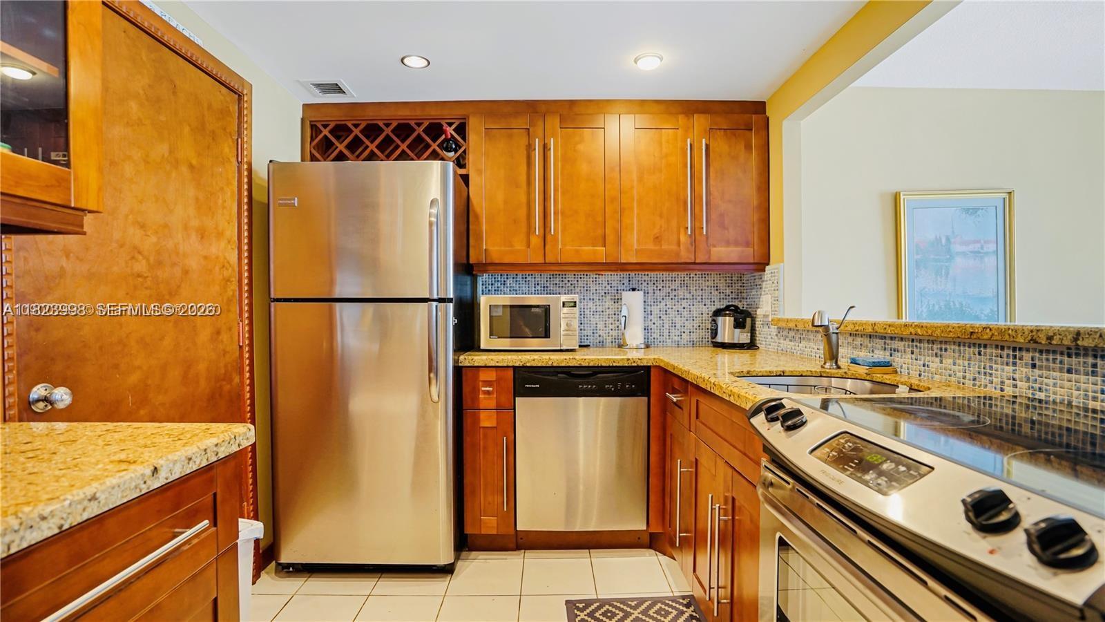 THE PRESIDENTIAL CONDO - Residential