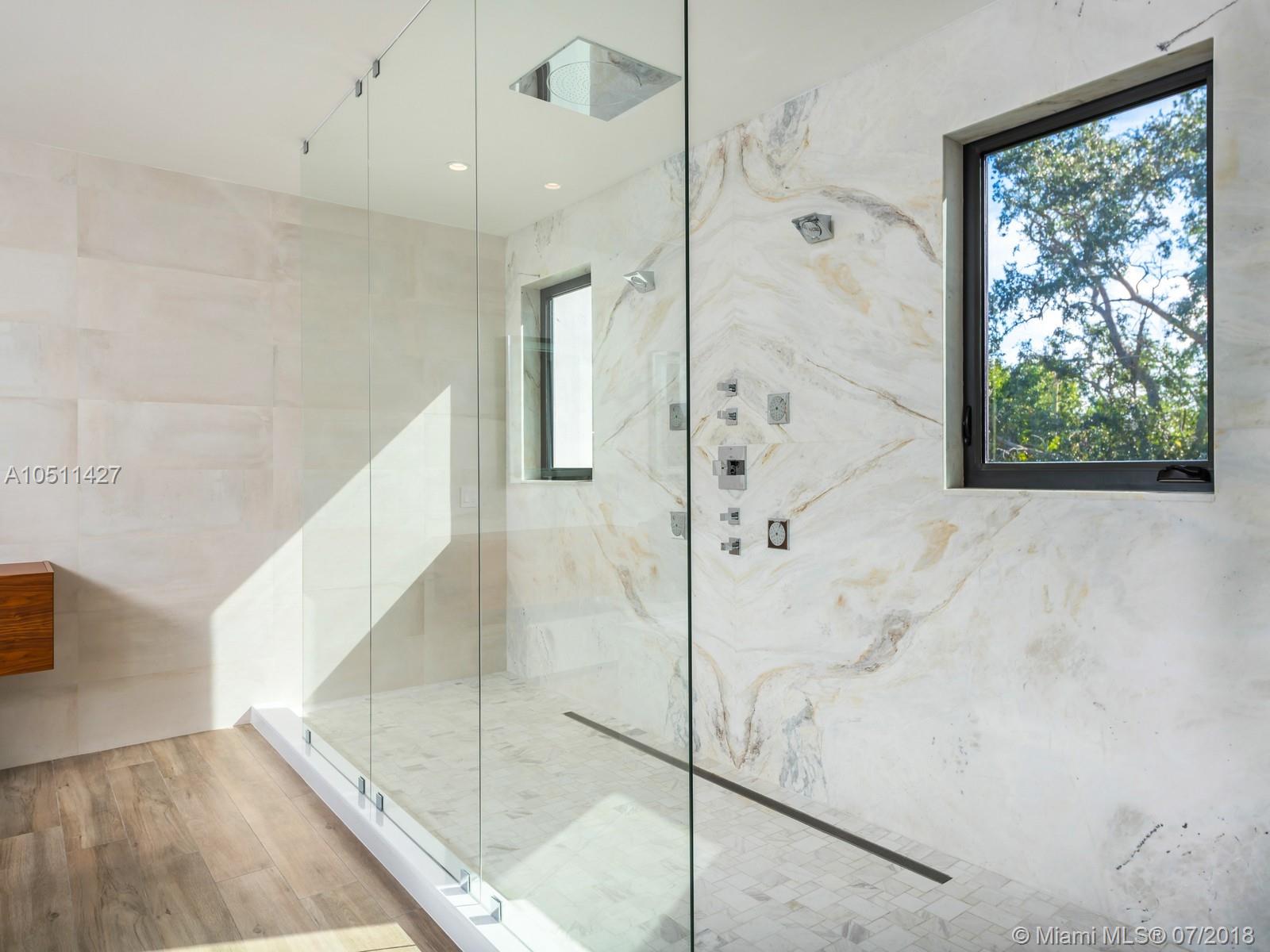 COLLINS HEIGHTS - Residential