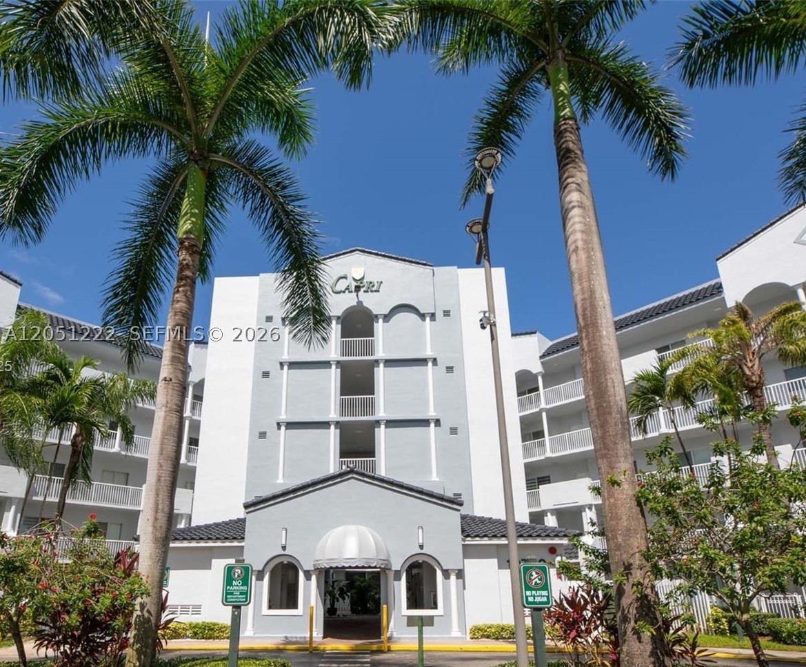Listed below market value, spacious corner unit with beautiful lake views. These 3 beds and 2.5 bath resident offer an open layout with natural light, located in a prime area with access to an amazing clubhouse resort that will make you feel in vacations every day.