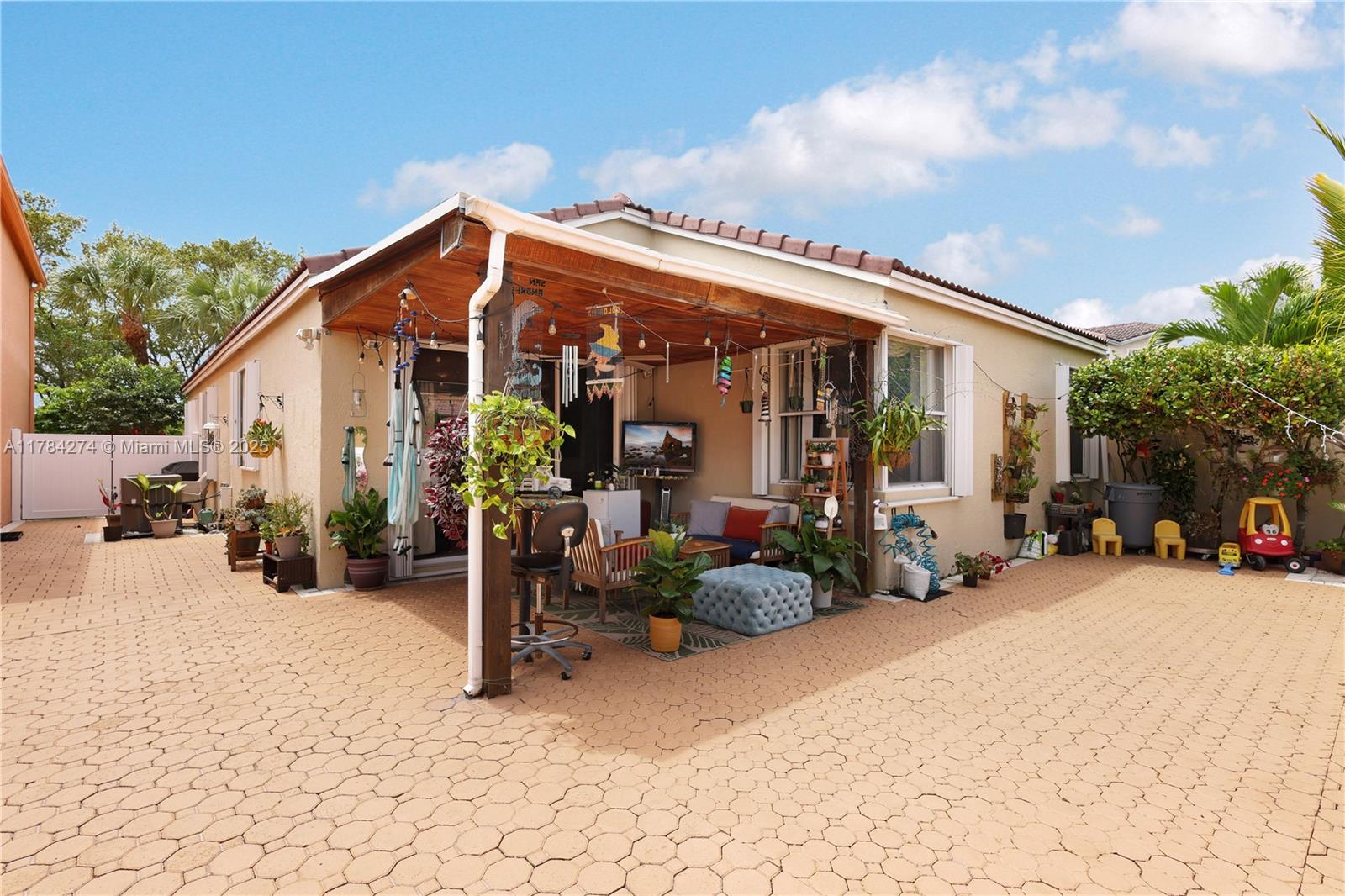 TOWNGATE - Residential Lease