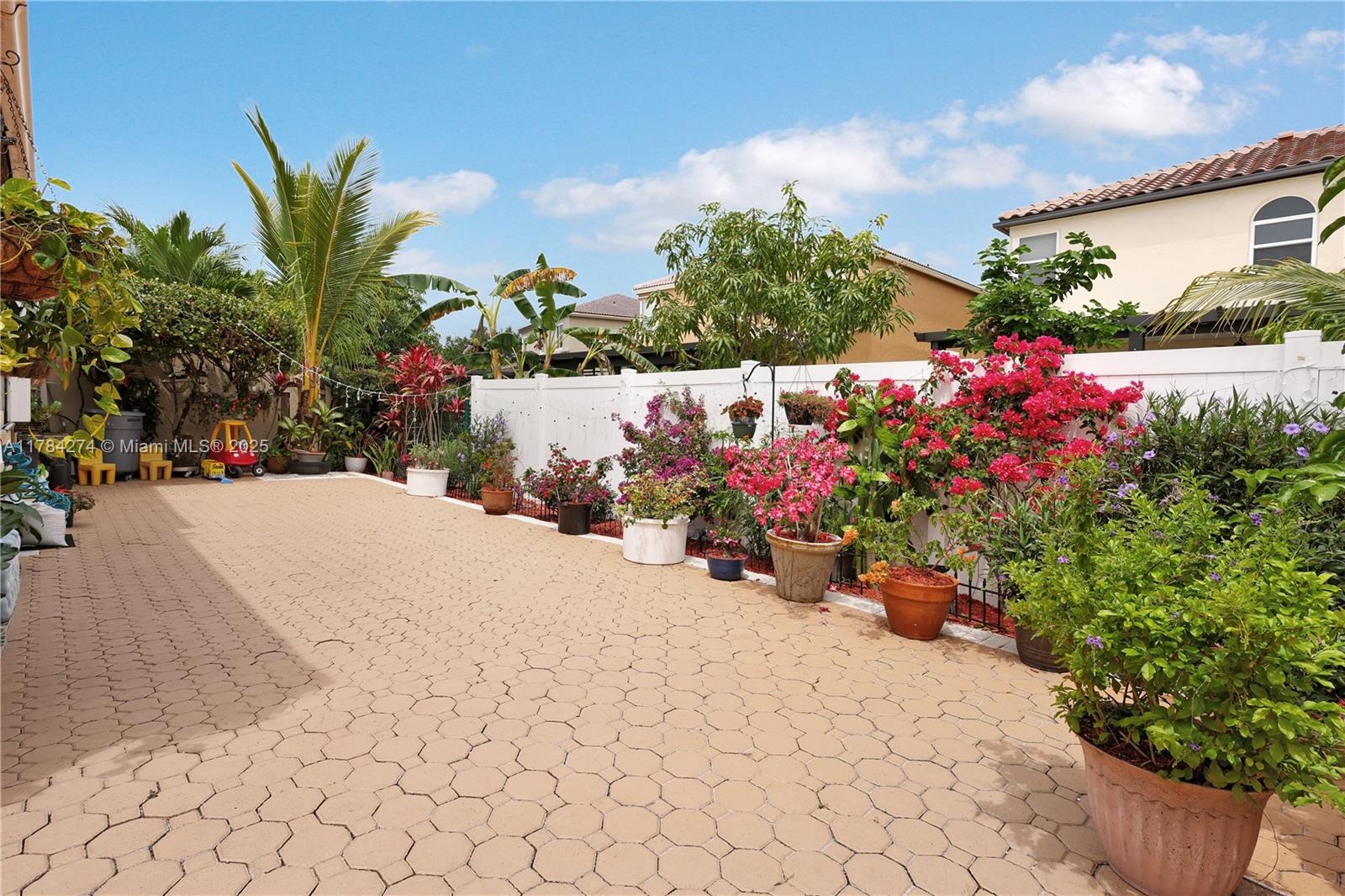 TOWNGATE - Residential Lease