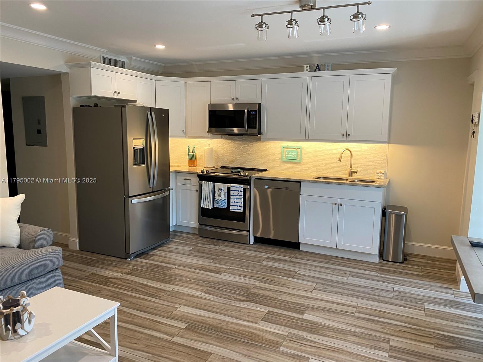 VILLA DEL SOL CONDOMINIUM - Residential