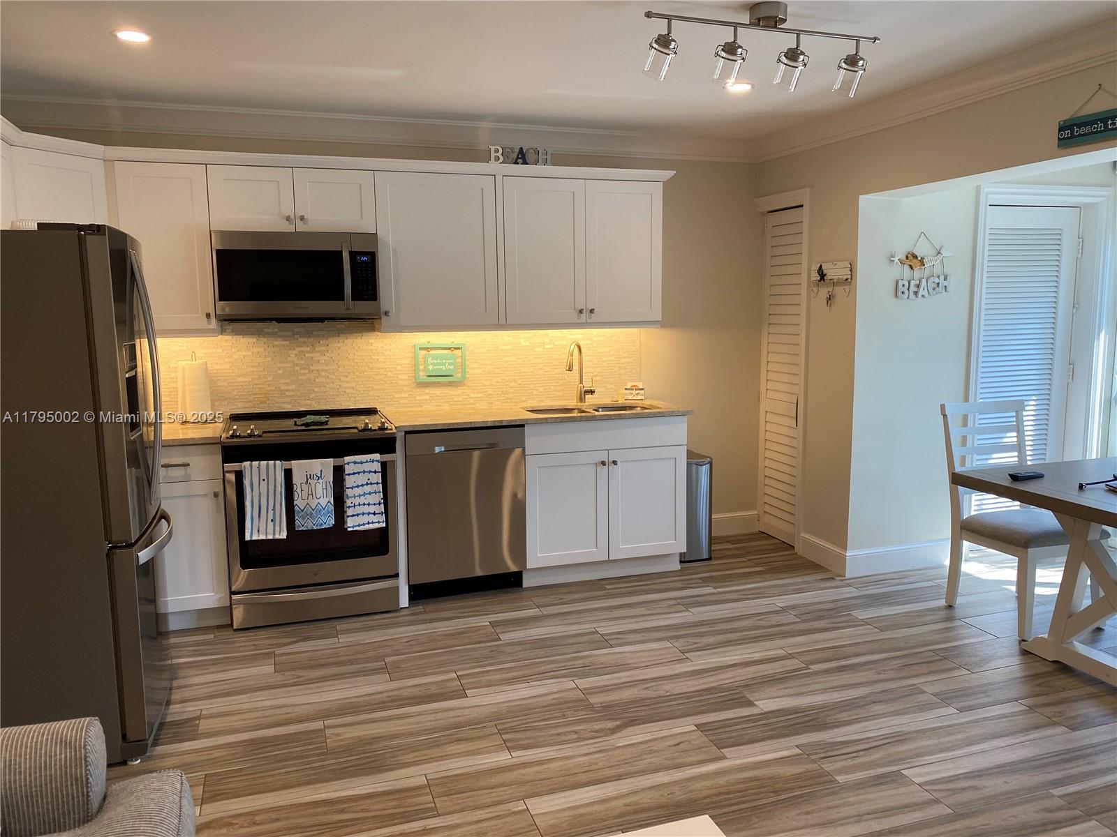 VILLA DEL SOL CONDOMINIUM - Residential