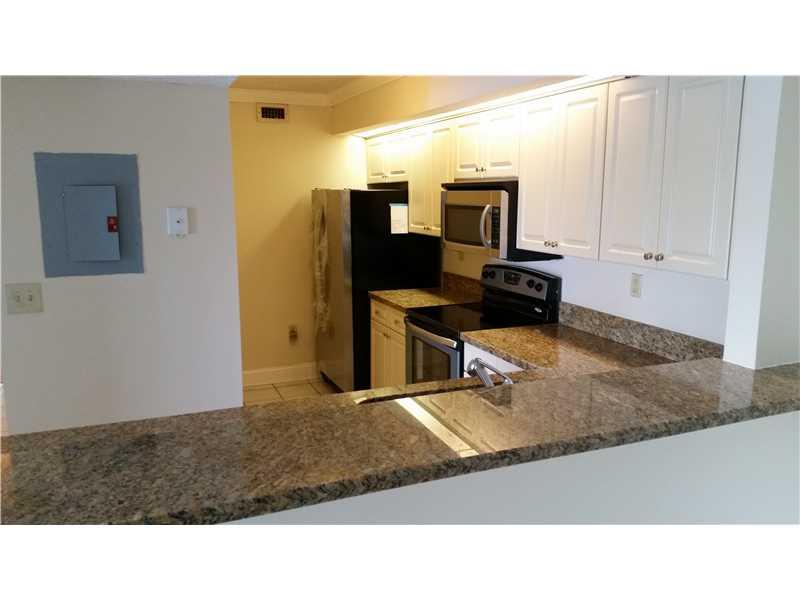 LE CLUB AT OLD CUTLER CON - Residential Lease