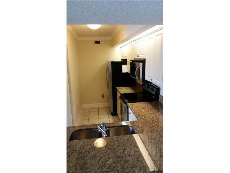 LE CLUB AT OLD CUTLER CON - Residential Lease