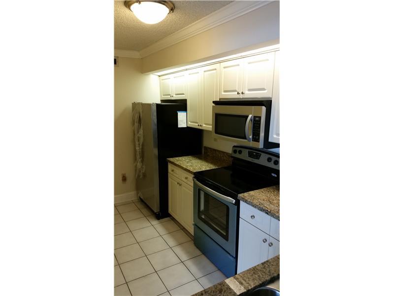 LE CLUB AT OLD CUTLER CON - Residential Lease