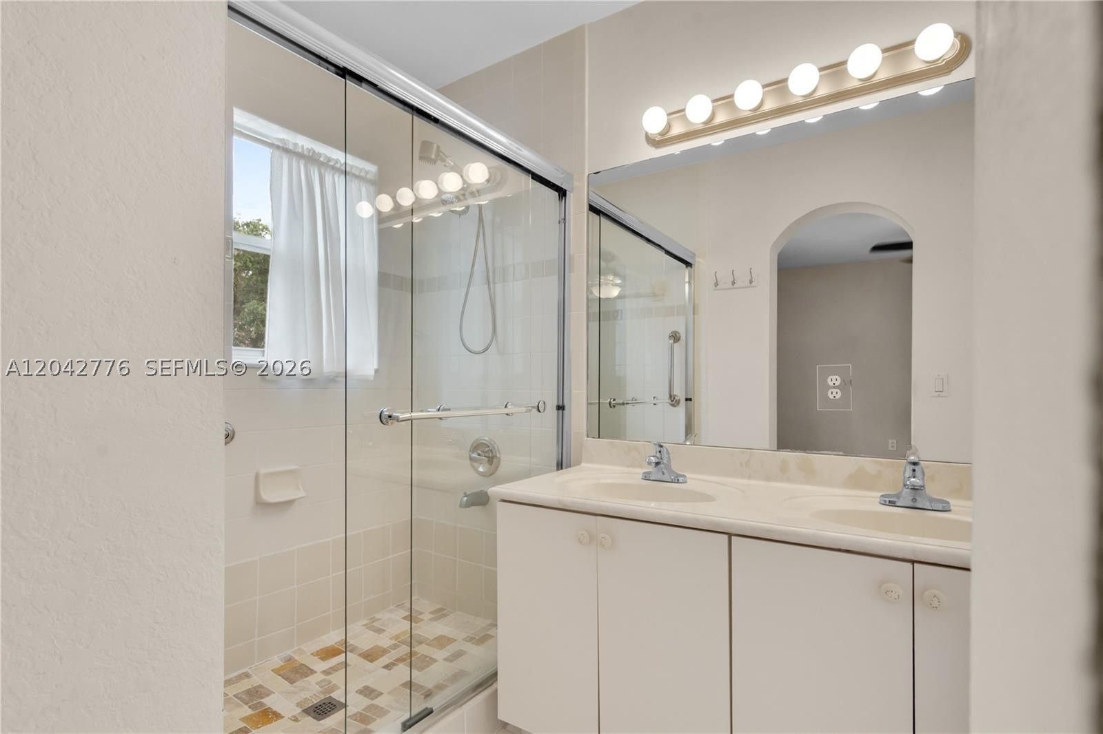 MELROSE POINT CONDO - Residential Lease