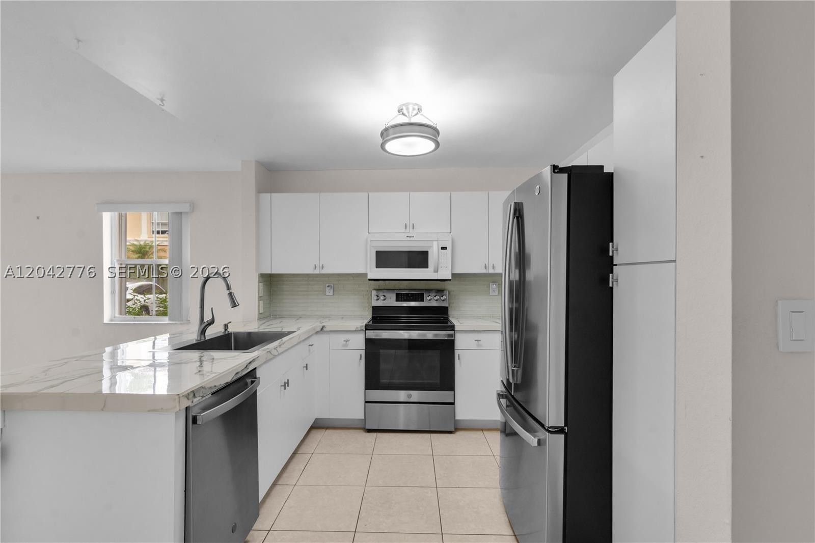 MELROSE POINT CONDO - Residential Lease