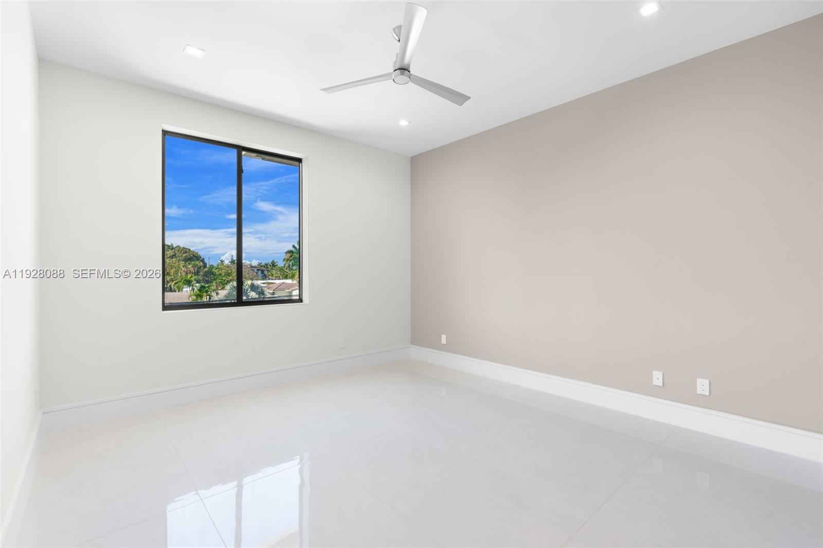 CORAL KEY VILLAS 3RD SEC - Residential