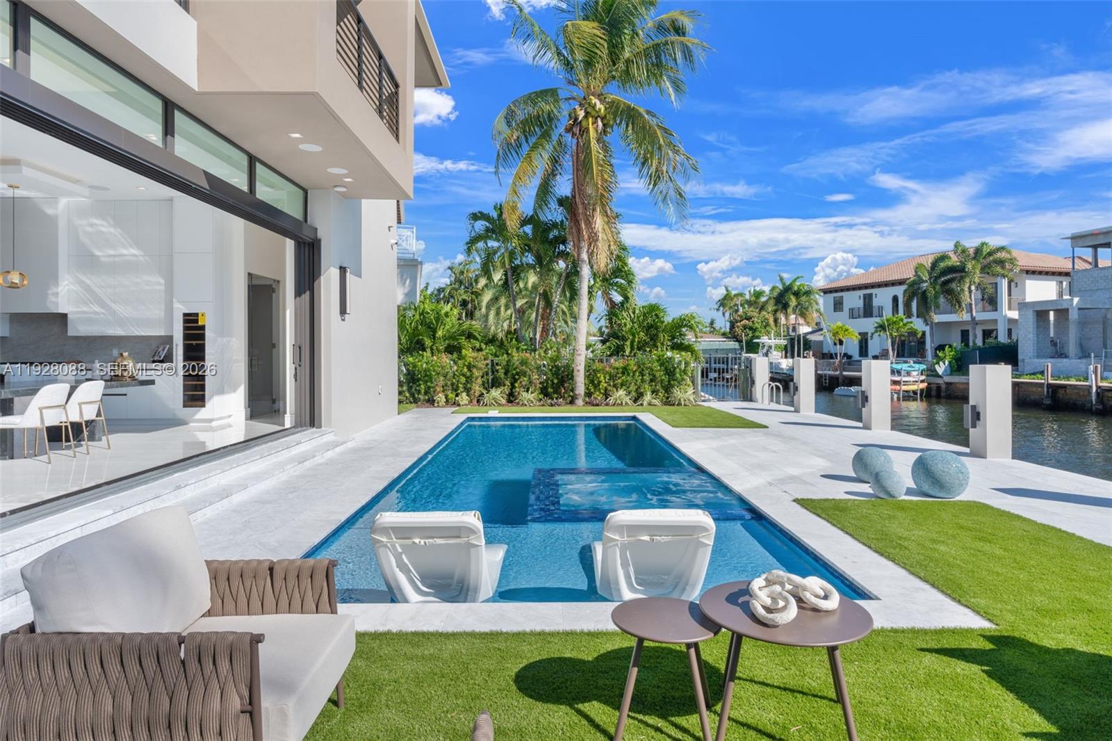CORAL KEY VILLAS 3RD SEC - Residential