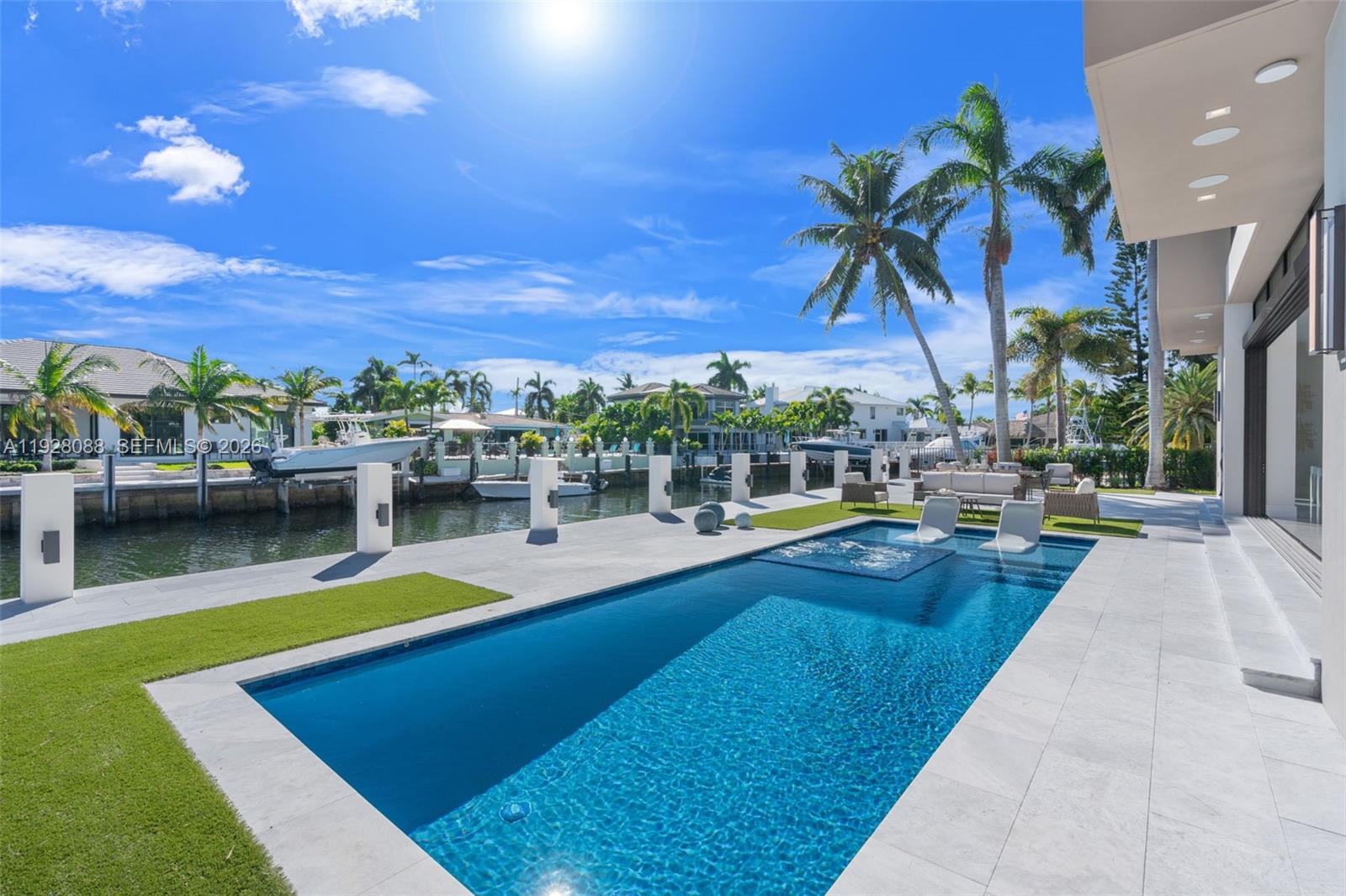 CORAL KEY VILLAS 3RD SEC - Residential