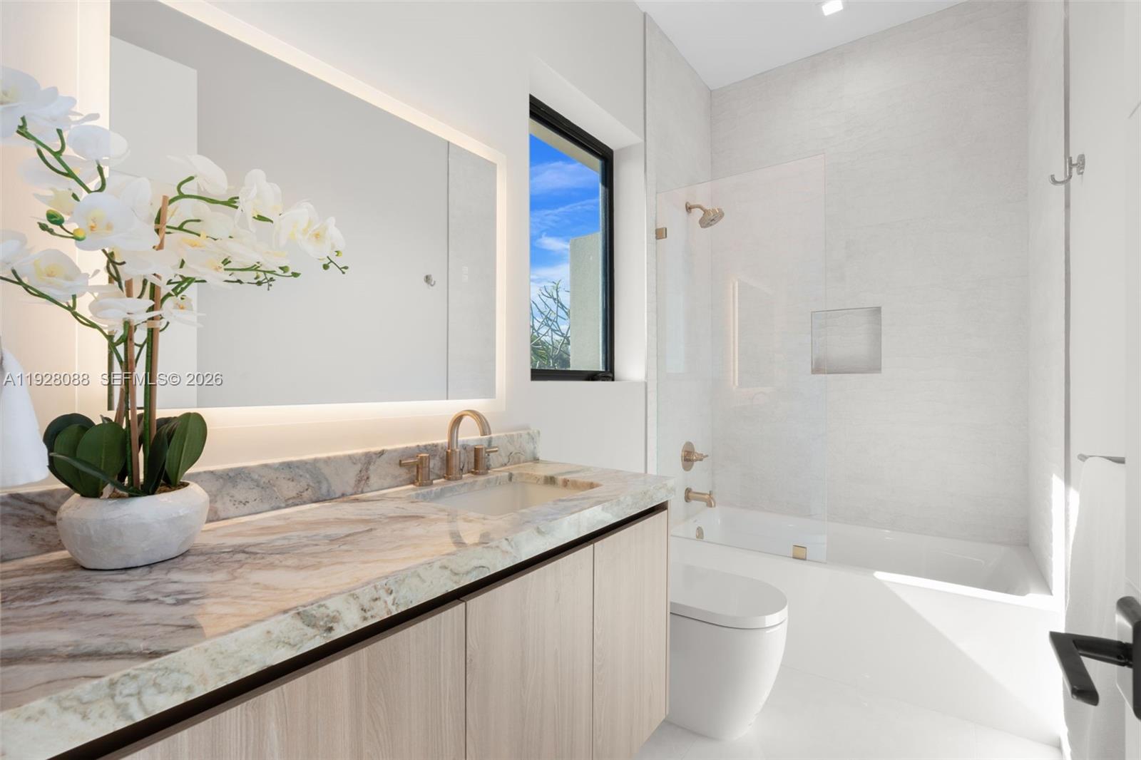 CORAL KEY VILLAS 3RD SEC - Residential