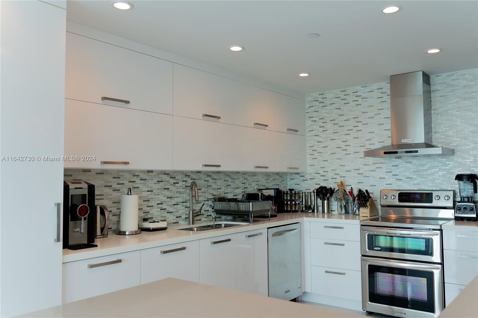 CRYSTAL HOUSE CONDO - Residential Lease