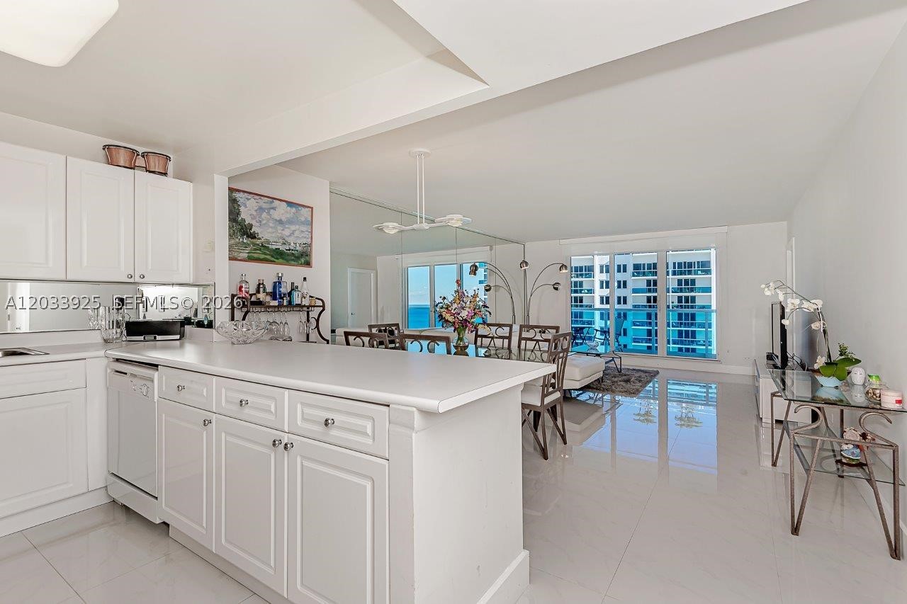 RONEY PALACE CONDO - Residential Lease