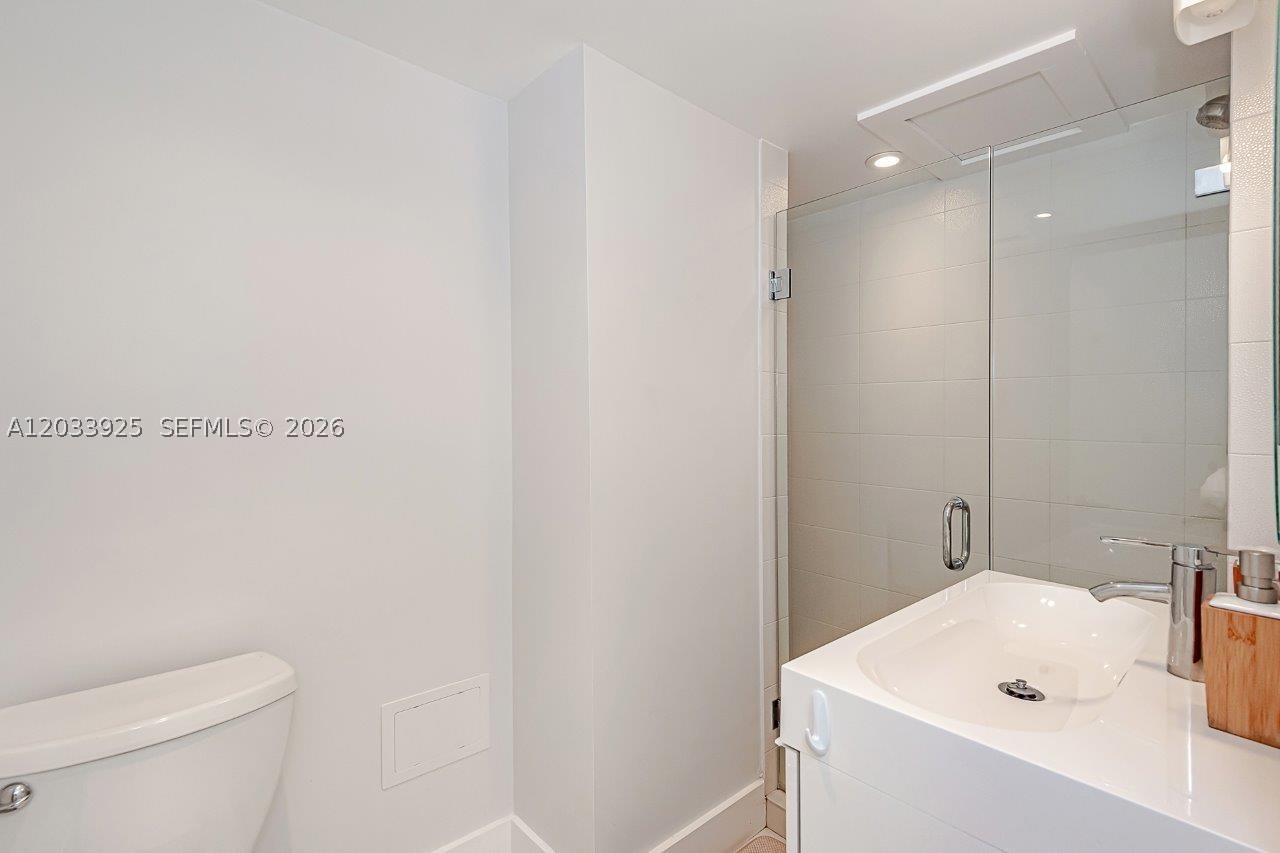 RONEY PALACE CONDO - Residential Lease