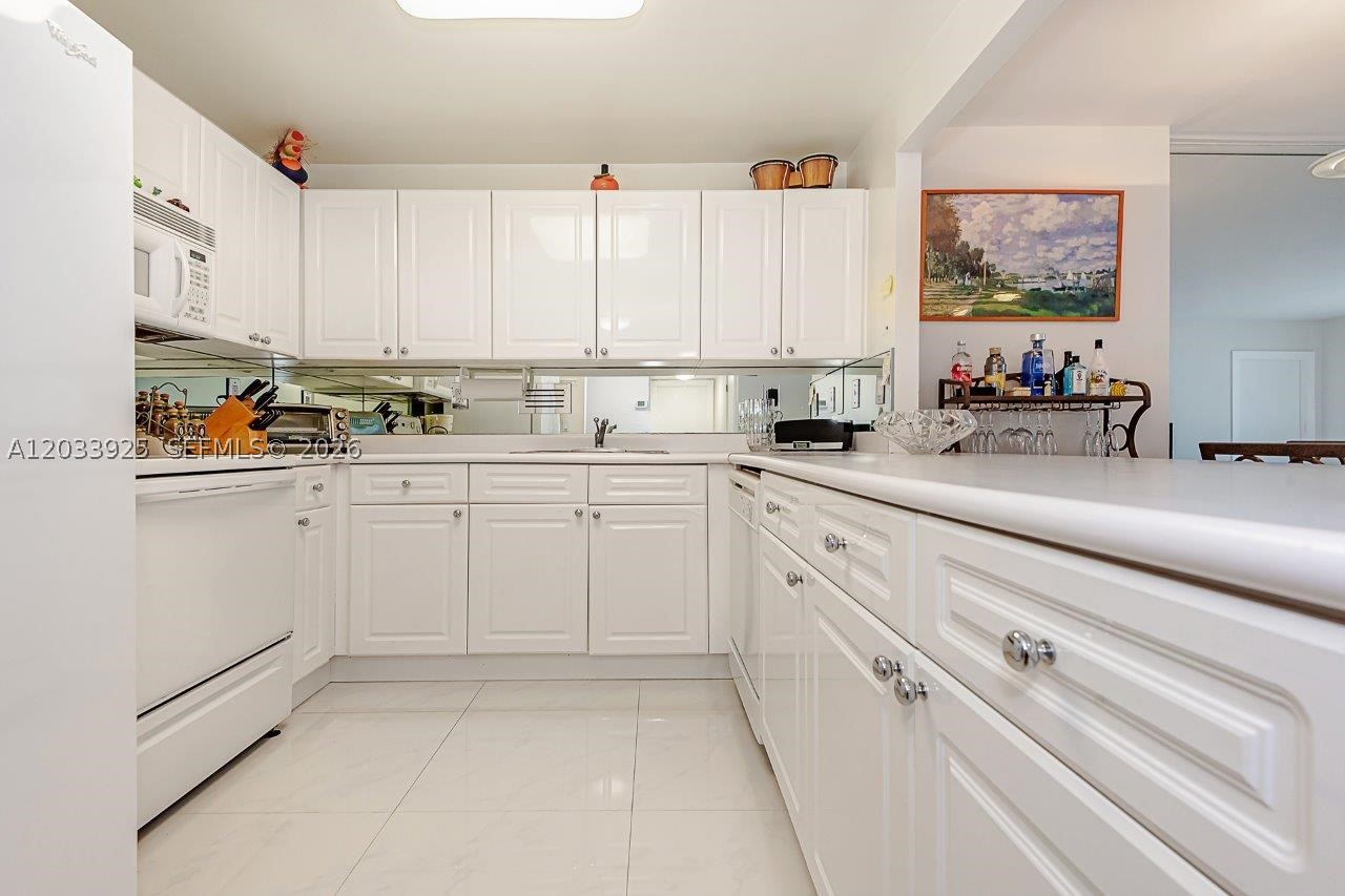 RONEY PALACE CONDO - Residential Lease