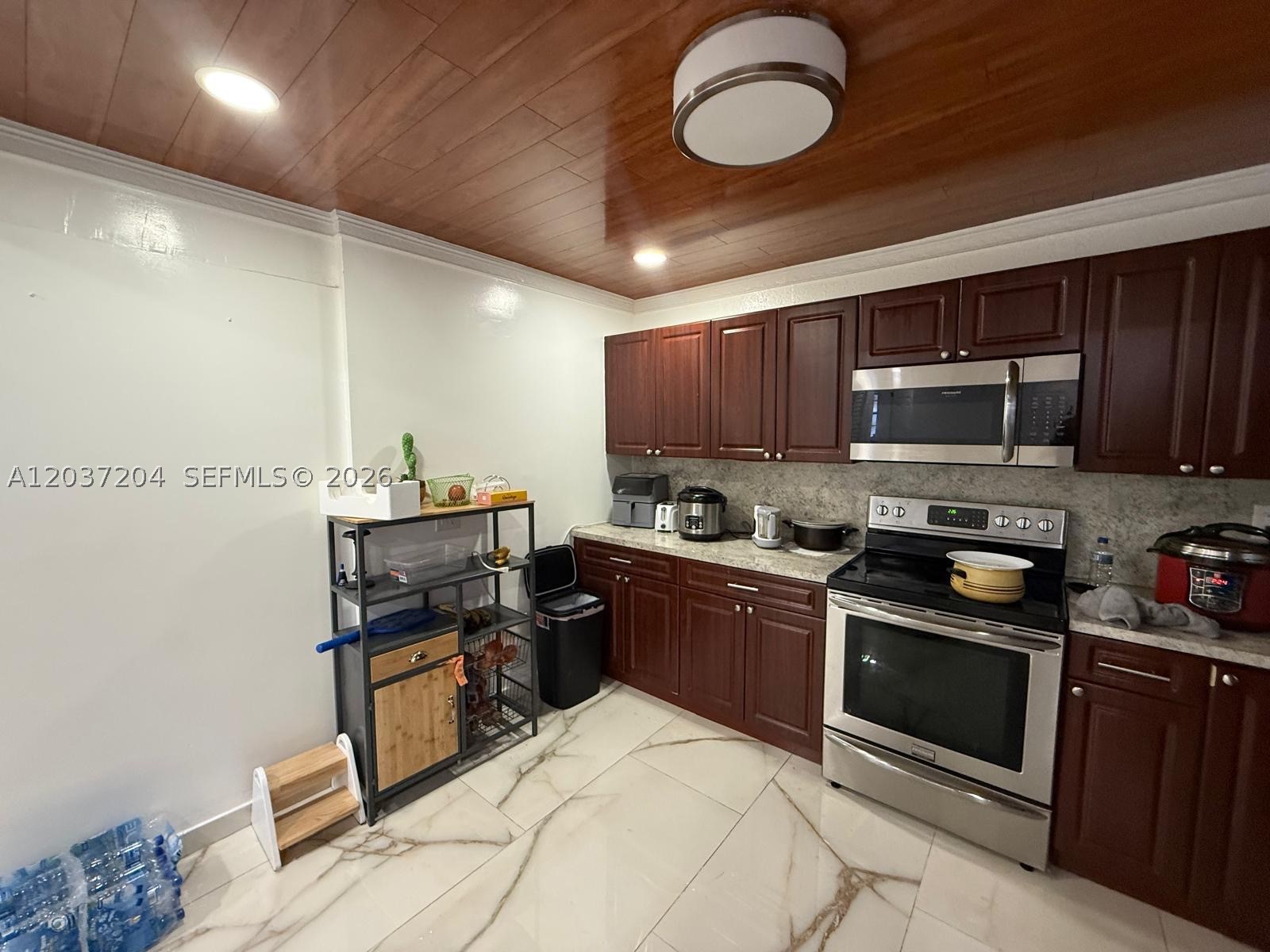 GREENWOOD VILLAS - Residential