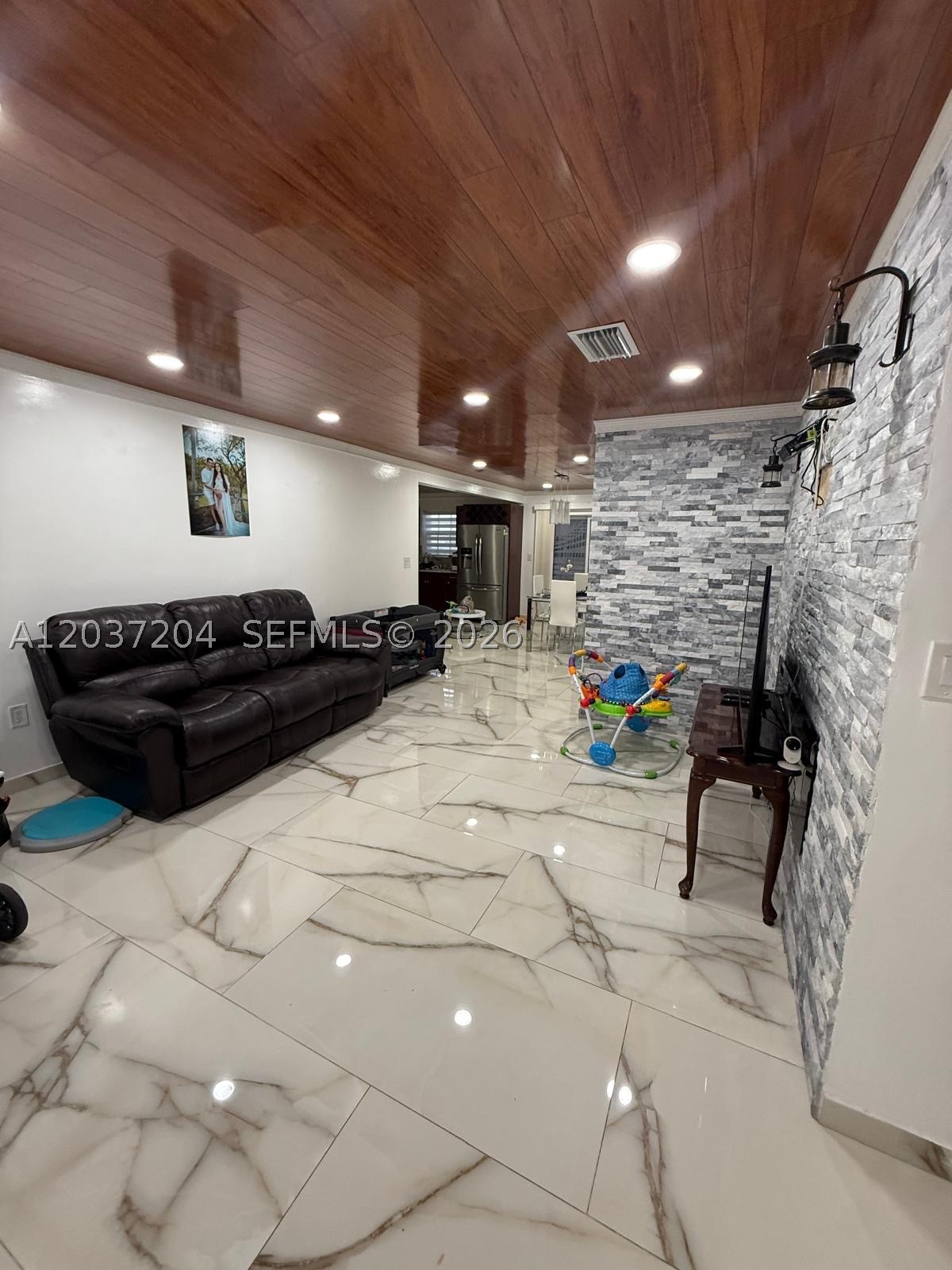 GREENWOOD VILLAS - Residential