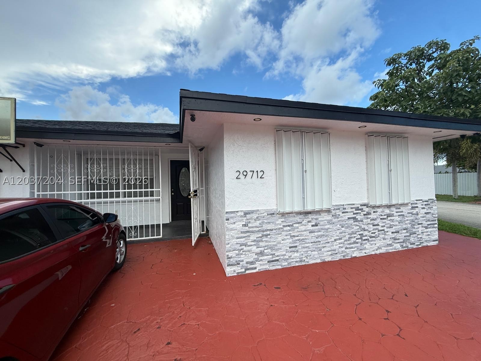 GREENWOOD VILLAS - Residential