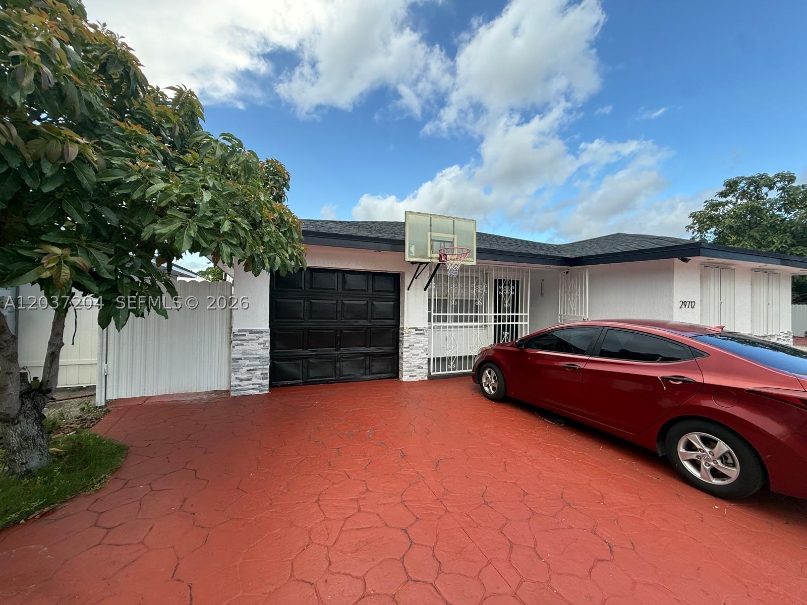 GREENWOOD VILLAS - Residential