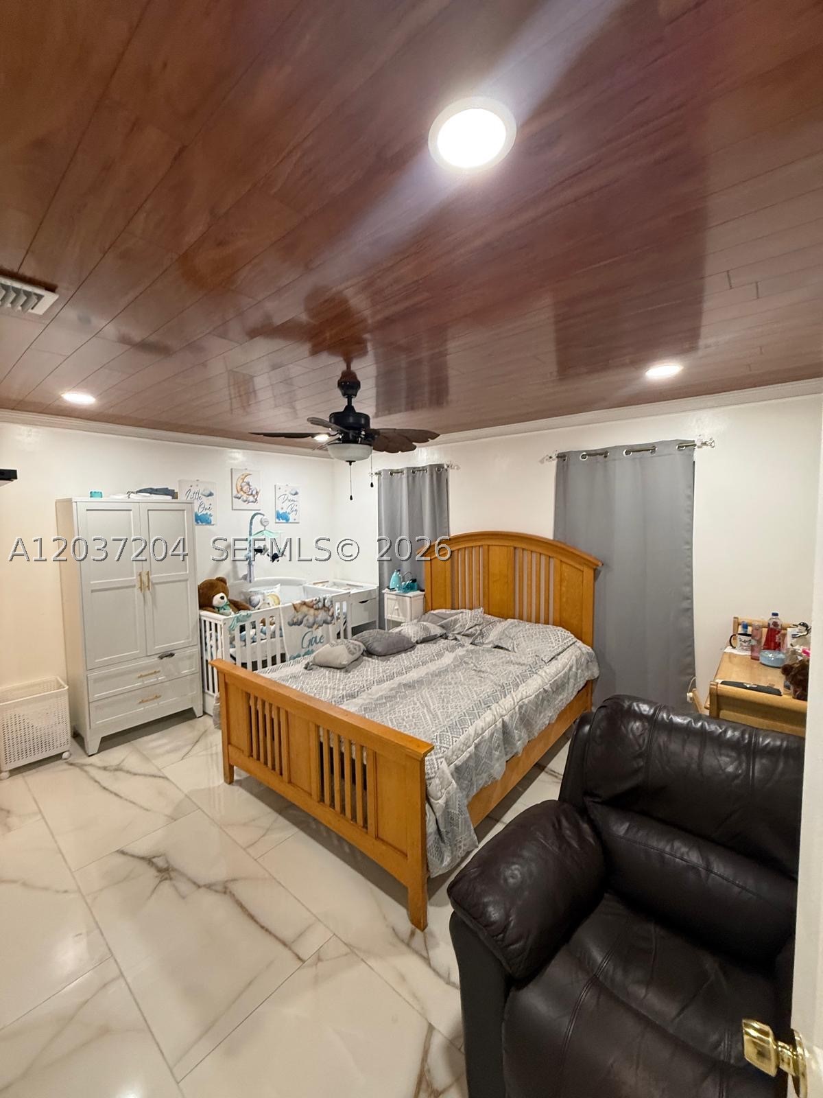 GREENWOOD VILLAS - Residential