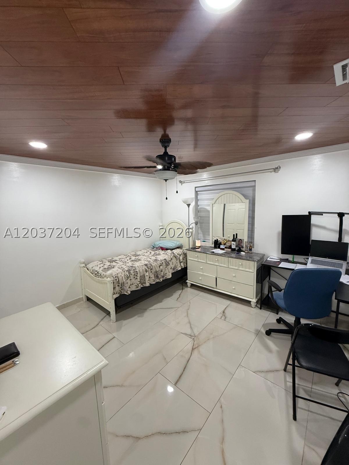 GREENWOOD VILLAS - Residential