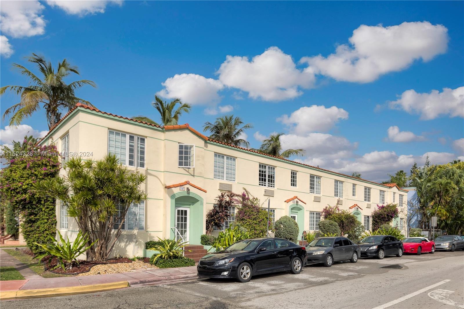 SANTANA CONDO - Residential