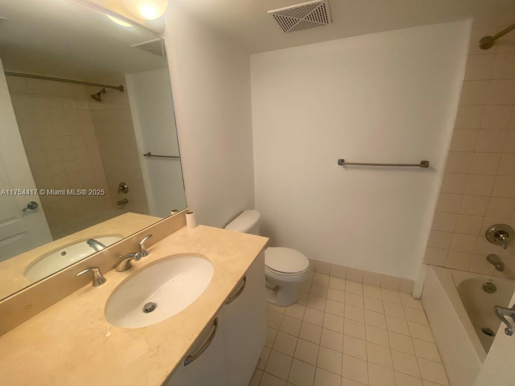 SKYLINE ON BRICKELL CONDO - Residential