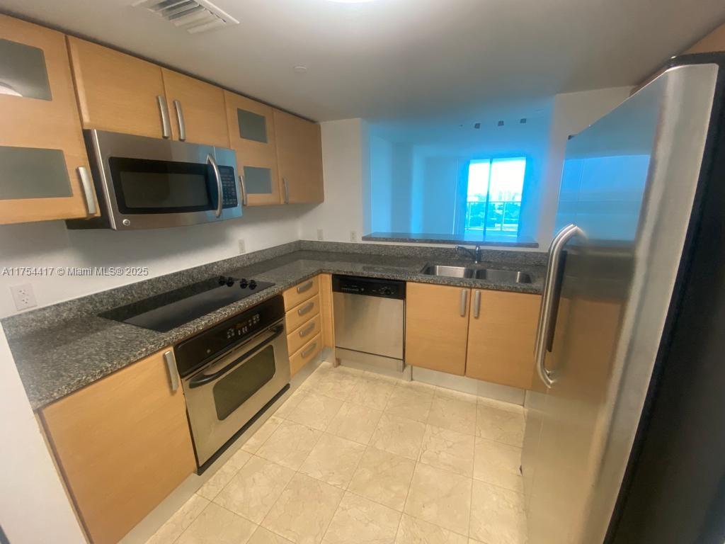 SKYLINE ON BRICKELL CONDO - Residential