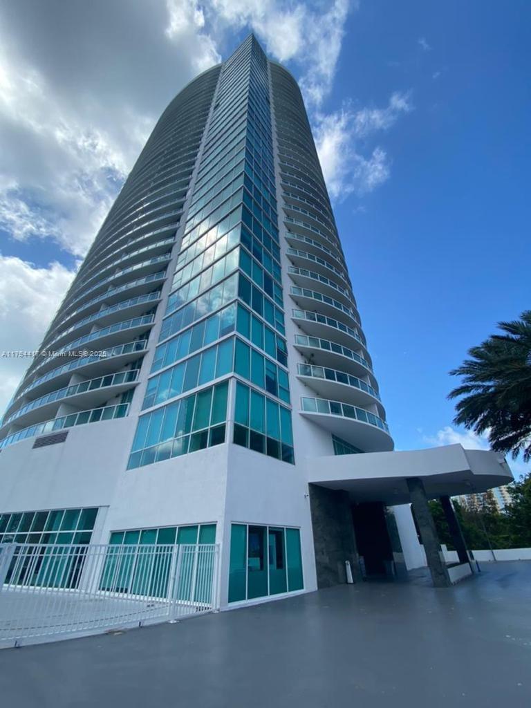 SKYLINE ON BRICKELL CONDO - Residential