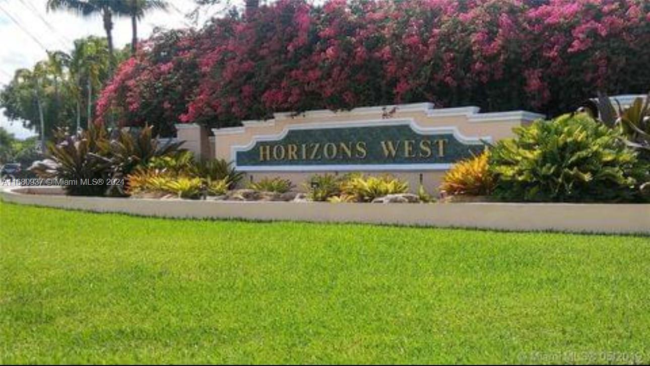 2/2 remodeled apartment in Horizons West. First floor. All tiled. Ample closets.Freshly painted. Terrace with storage. Parking a few steps from apartment. Excellent condition!
