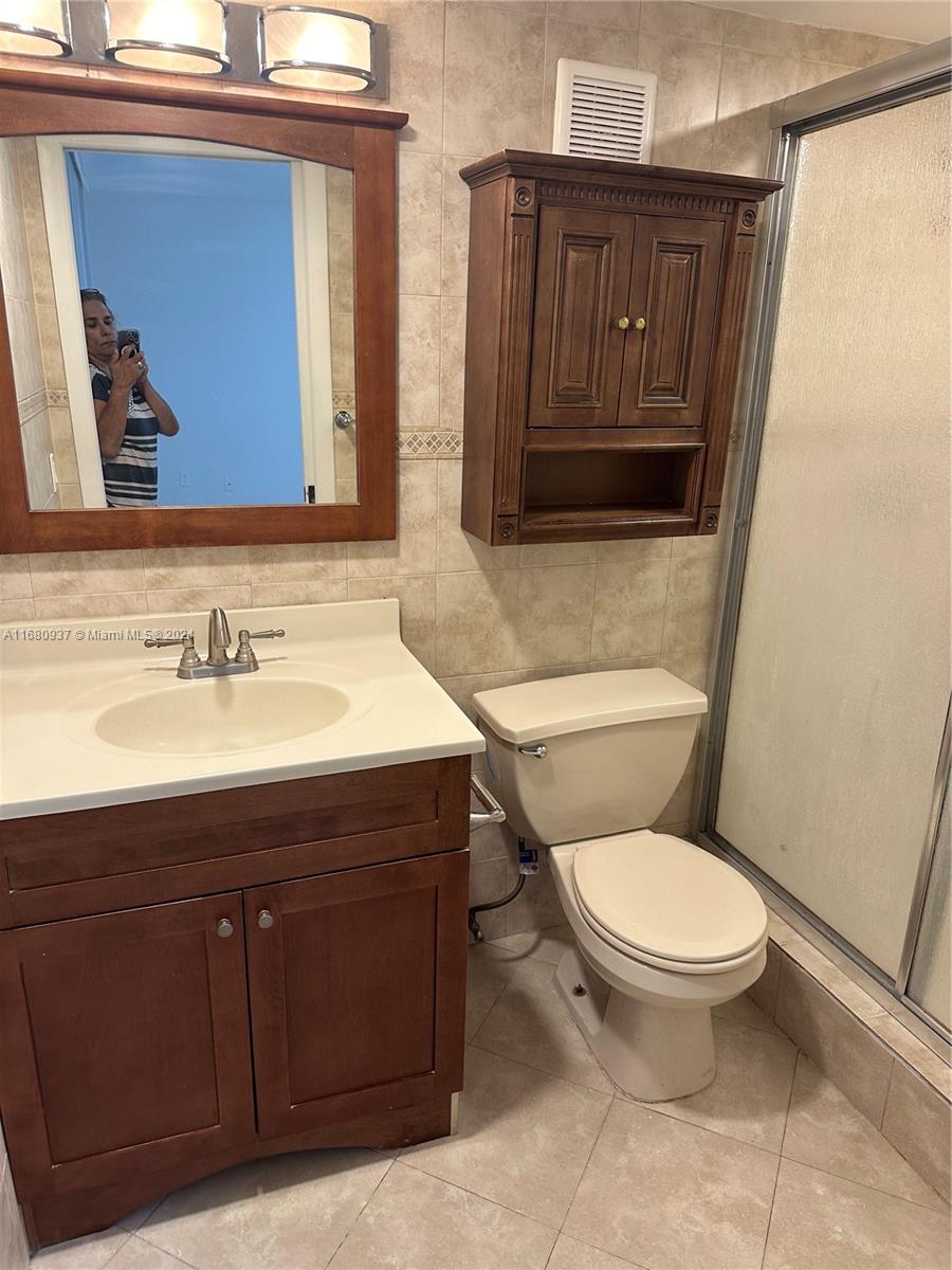 HORIZONS WEST CONDO #6 - Residential Lease