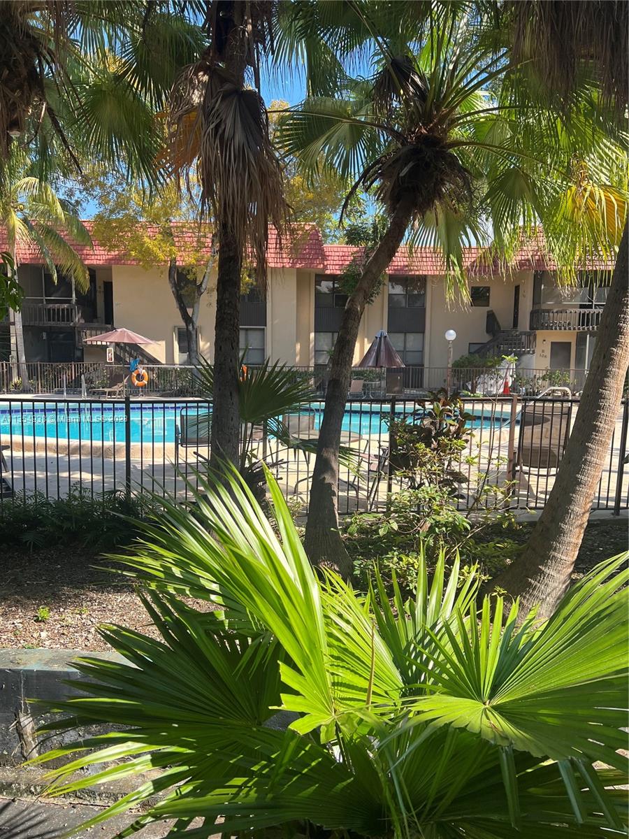 NORTHLAKE VLG AT CALIF CL - Residential
