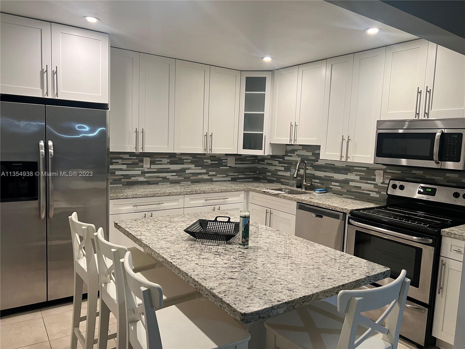 NORTHLAKE VLG AT CALIF CL - Residential