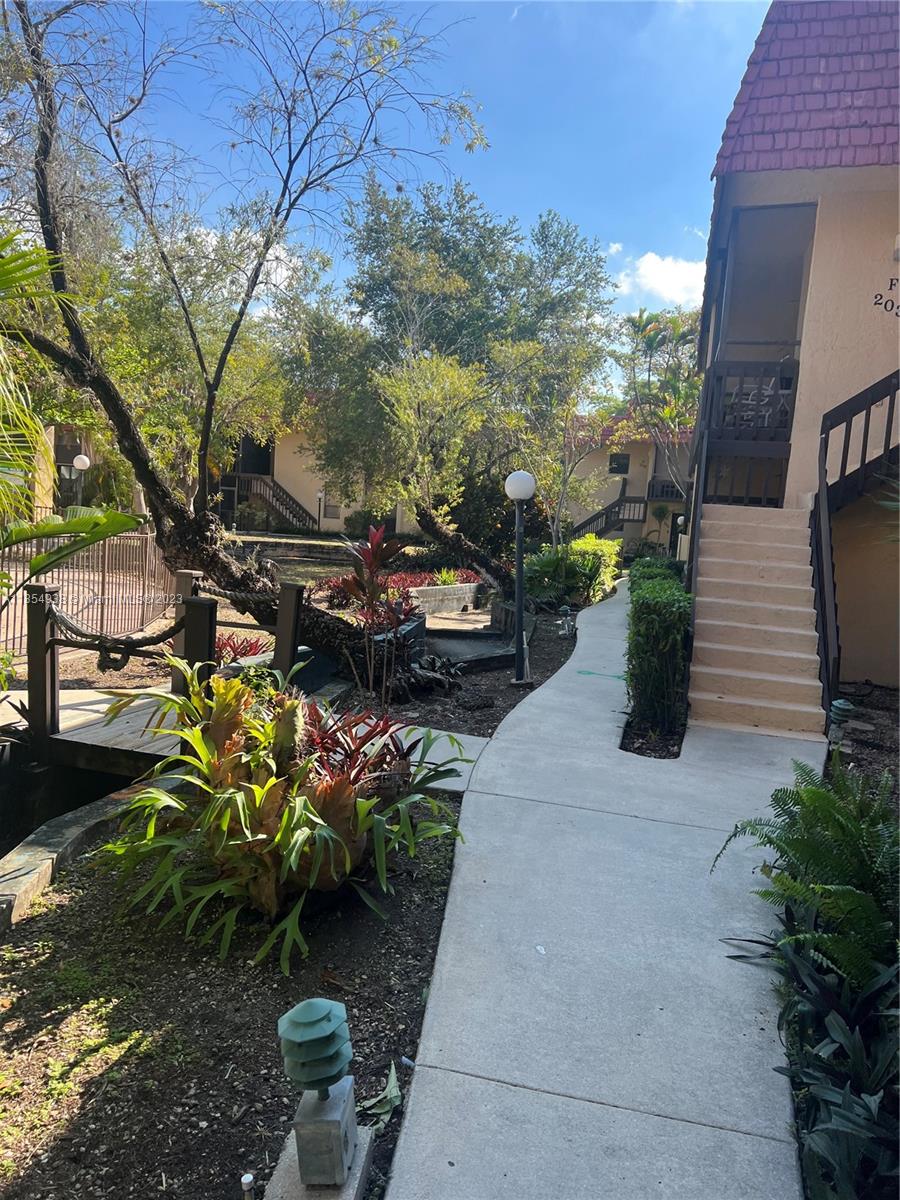 NORTHLAKE VLG AT CALIF CL - Residential