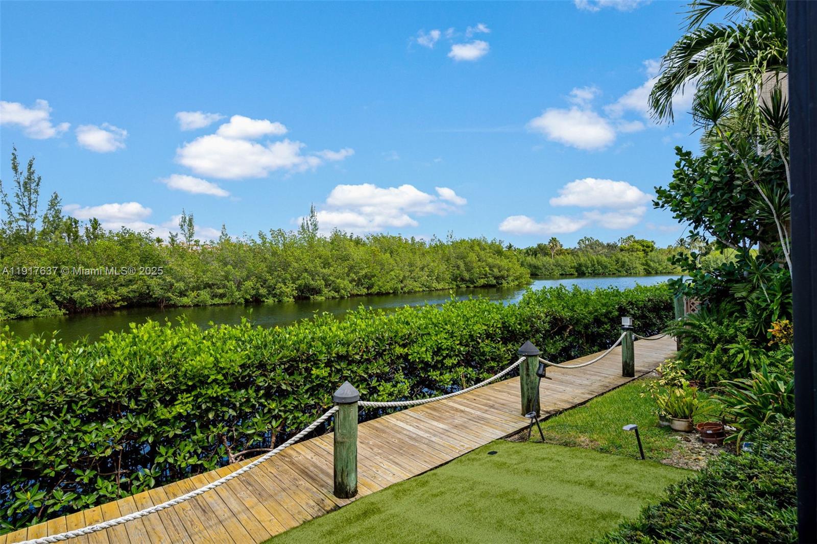 ROYAL HARBOUR YACHT CLUB - Residential