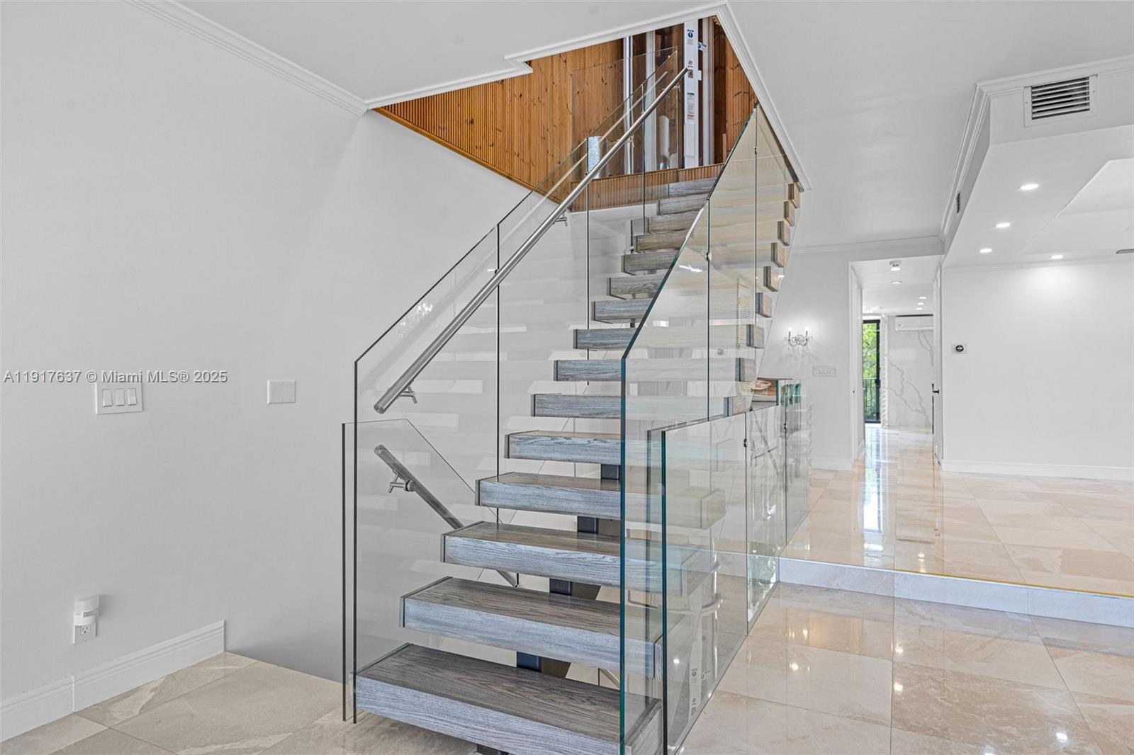 ROYAL HARBOUR YACHT CLUB - Residential