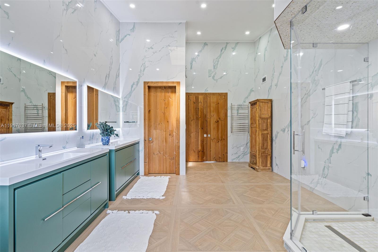 ROYAL HARBOUR YACHT CLUB - Residential
