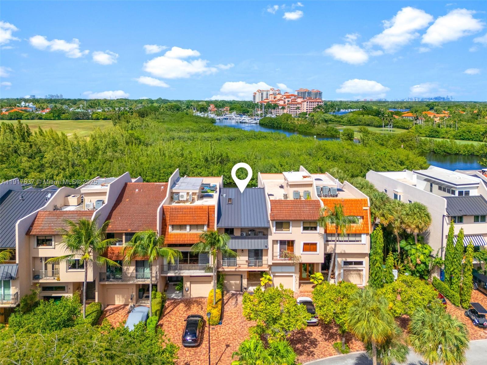 ROYAL HARBOUR YACHT CLUB - Residential