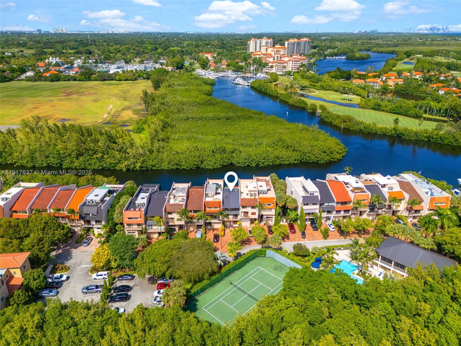 ROYAL HARBOUR YACHT CLUB - Residential