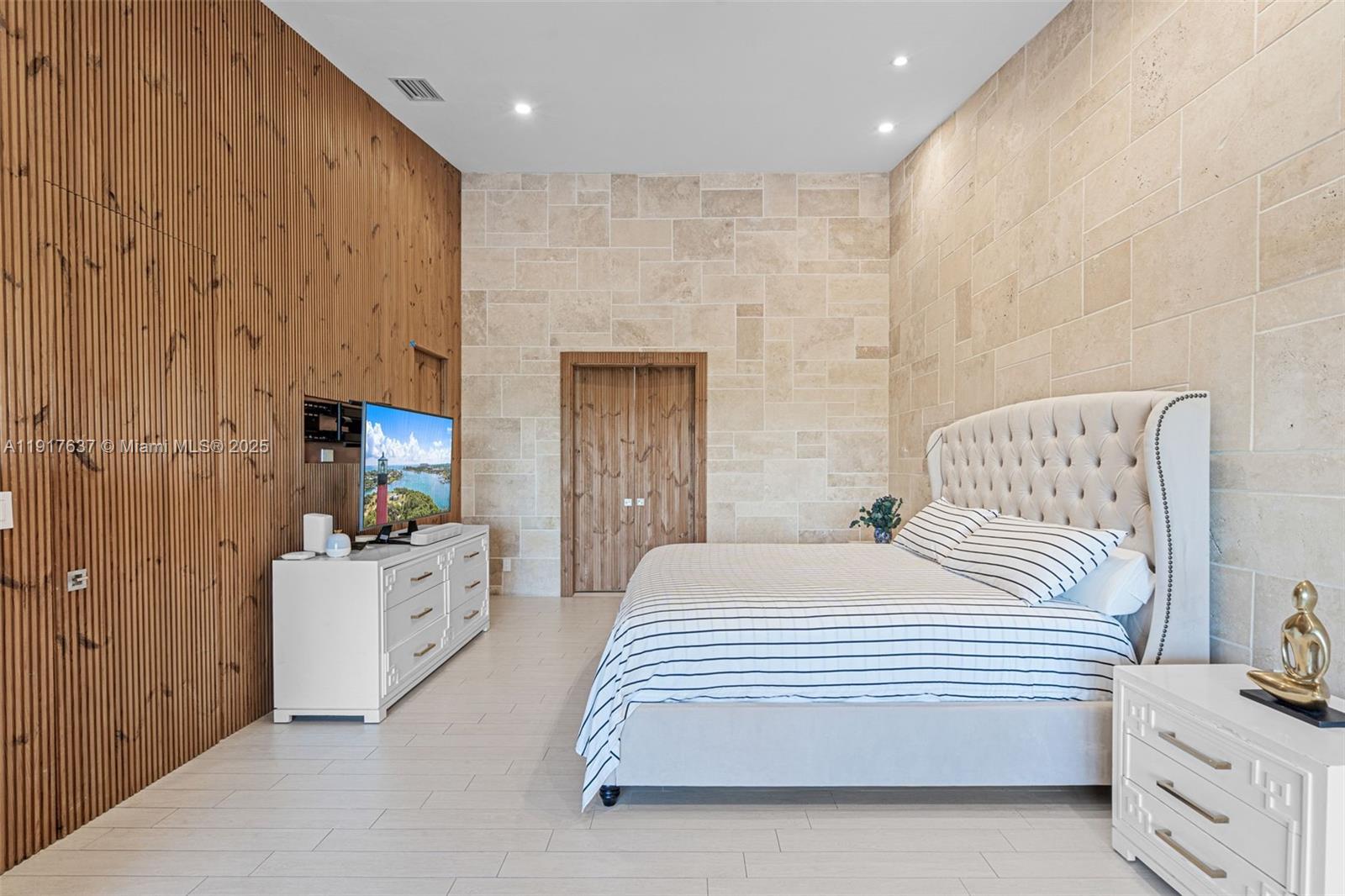 ROYAL HARBOUR YACHT CLUB - Residential