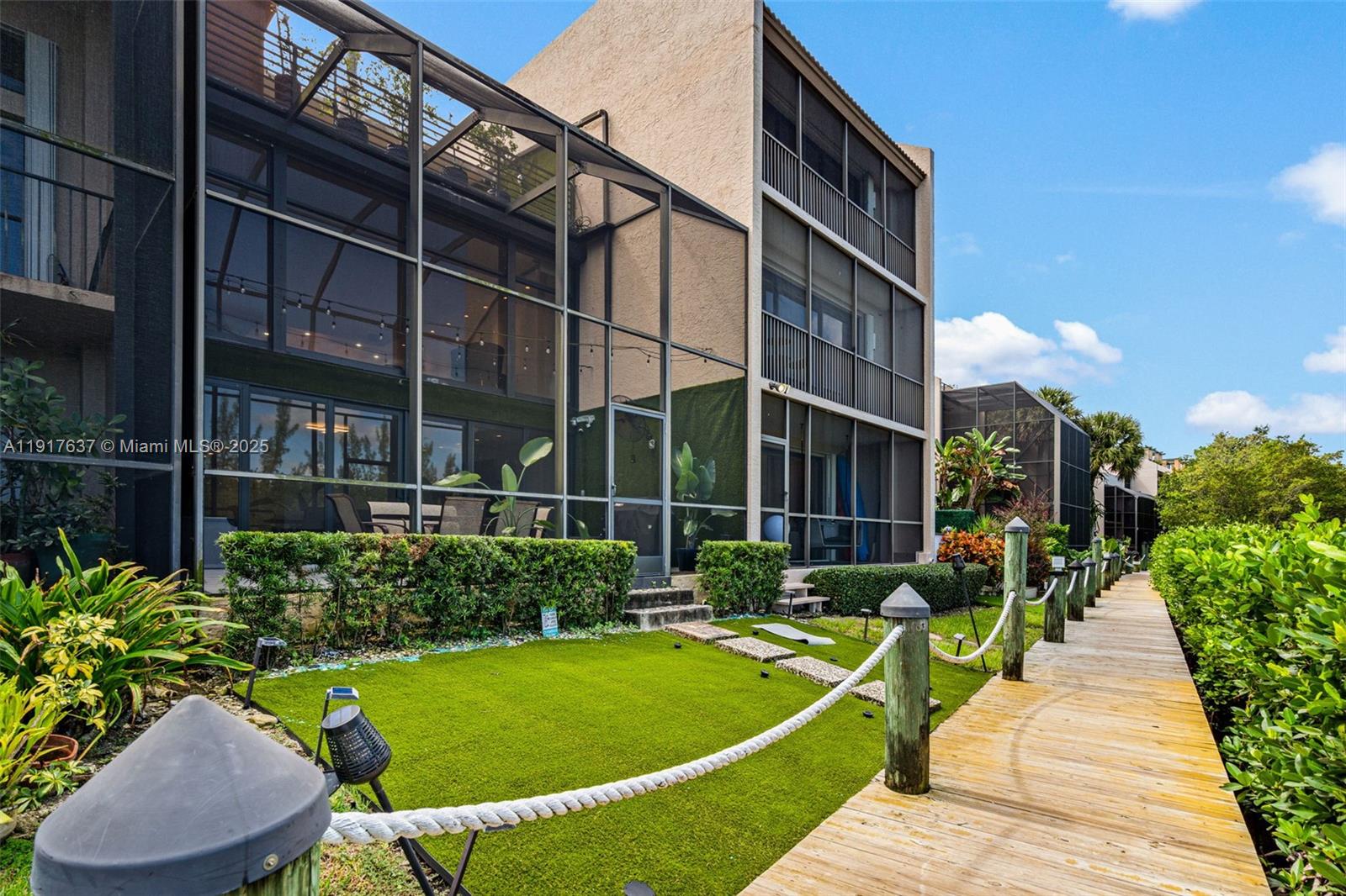 ROYAL HARBOUR YACHT CLUB - Residential
